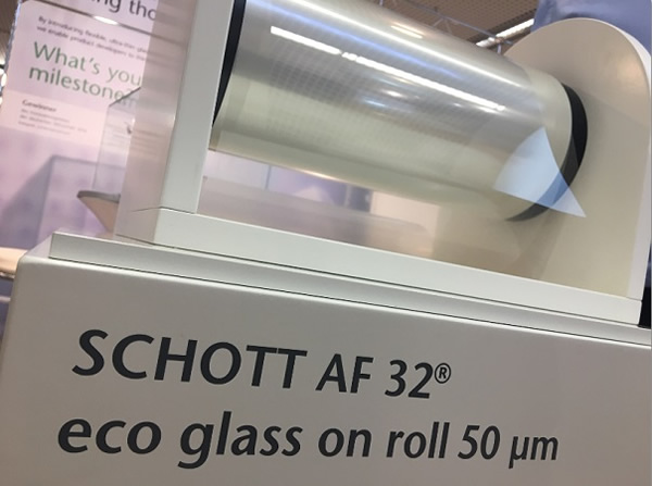 Glass on rolls – thanks to thin glass. By creating AS 87 eco, Schott has produced the world’s thinnest glass ever. At 25 μm, it is thinner than a human hair. (Photo credit: Schott AG)