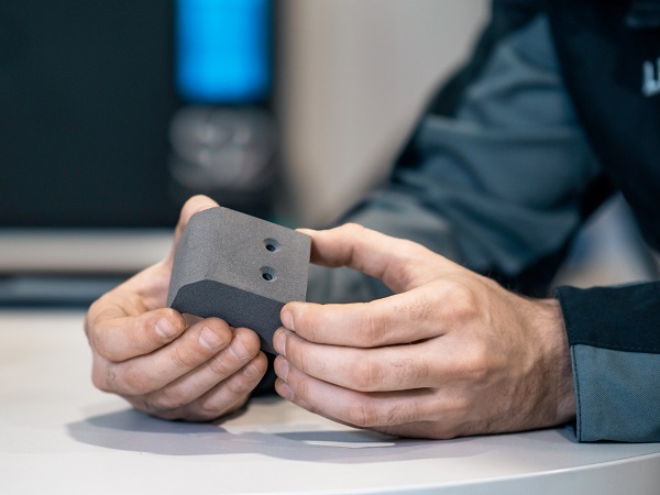 3D printed on the S2: two containers for a filling plant, a bending test rig, and a cover for machine elements.