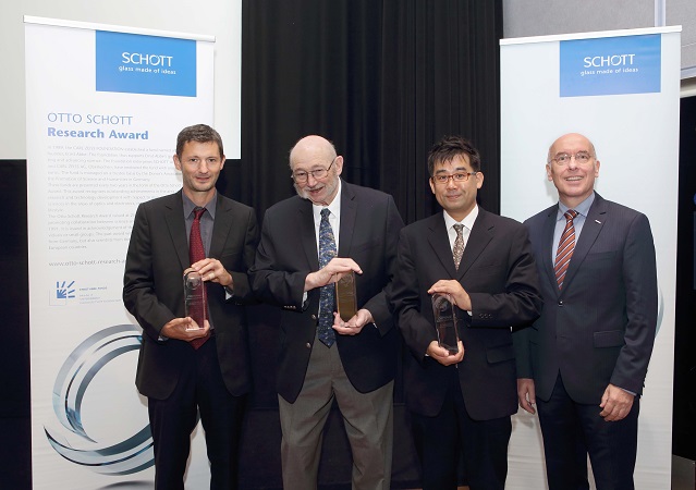  For their pioneering work in the field of glass strength, Jean-Pierre Guin Ph.D. (Université de Rennes, France), Sheldon Wiederhorn, Ph.D. (National Institute of Standards and Technology, United States) and Professor Satoshi Yoshida (University of Shiga Perfecture, Hikone, Japan) (from left to right), received the 14th Otto Schott Research Award. SCHOTT Research Fellow and member of the Board of Trustees of the Ernst Abbe Fund, Roland Langfeld, Ph.D., presented the prize at a conference of the Society of Glass Technology in Sheffield, Great Britain. Photo: SCHOTT