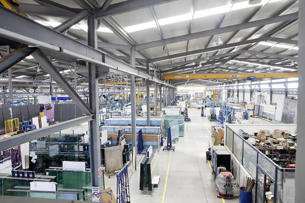 On a production area of more than 26,000m² Astiglass produces double glazing, tempered, laminated, coated and fireproof glass elements as well as decoration and serigraphy.