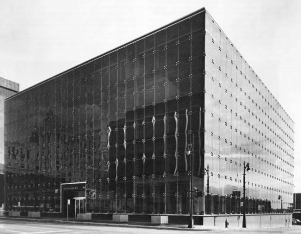 Figure 1: 455 W Fort Street, Detroit, the world’s first four sided silicone structural glazing project, 1971 designed by architects Smith, Hincham and Grylls. Photo courtesy of SmithGroupJJR