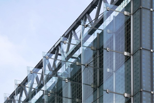 Figure 3. Canada Place at Canary Wharf, (arch. Zeidler Partnership Architects, 2003) 