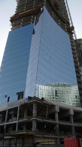 Fig. 05: Shining Towers, cold-bent façade during construction