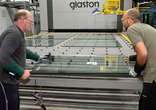 The Glaston FC500™ with integrated iLooK™ online quality scanner guarantees the best quality and short delivery times.