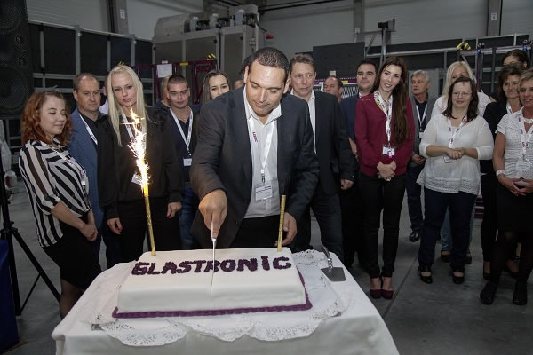  Additionally to the opening of the new production hall GLASTRONiC’s one year anniversary was celebrated 