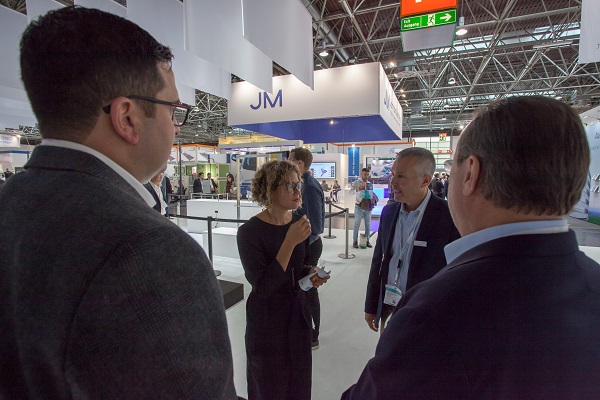 Steve Cox, Head of PVB Division (right), Ron Hull, Marketing Manager, Americas & EMEA (2nd from the left) and Simon Fuchs, Sales & Operations Planning Manager (left) in conversation with award winner Lisa Rammig from Eckersley O'Callaghan