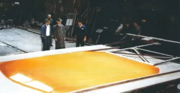 Plate glass through table casting (Saint-Gobain Herzogenrath) in the 1950s. (courtesy of Saint-Gobain)