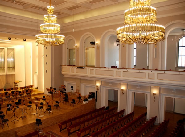 1.POLFLAM® fire-resistant glass has been applied, among other places, in the arched outwards -opening windows of the concert hall of Henryk M. Górecki Silesian Philharmonic in Katowice Resistant to fire, resistant to noise decibels (dB); the higher its value, the better soundproofing parameters the material has.