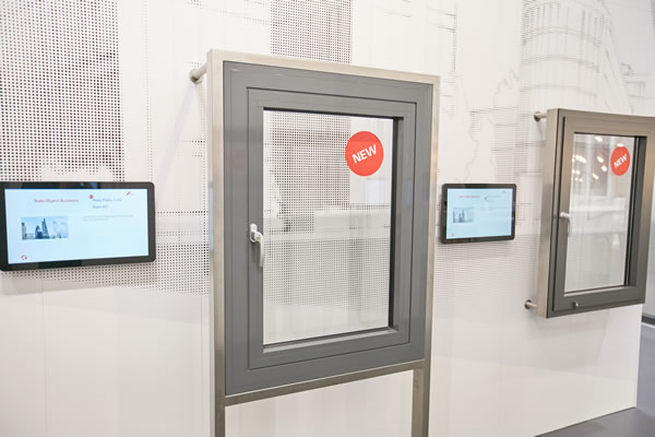 At BAU in Munich, Roto presented a new solution for the safe use of aluminium outward opening Turn-Only windows. The opened sash can be latched and secured against  unwanted closing by draughts within a defined opening width.