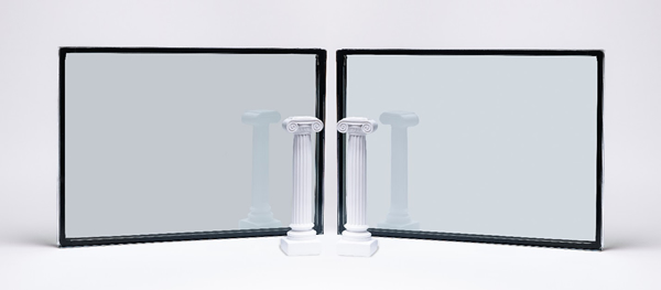 Solarban R77 glass delivers a crisp, neutral-reflective aesthetic when coated on clear glass (left) and Acuity low-iron glass (right).