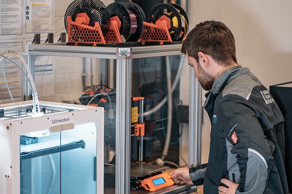 The LiSEC apprentices have access to modern manufacturing technologies.