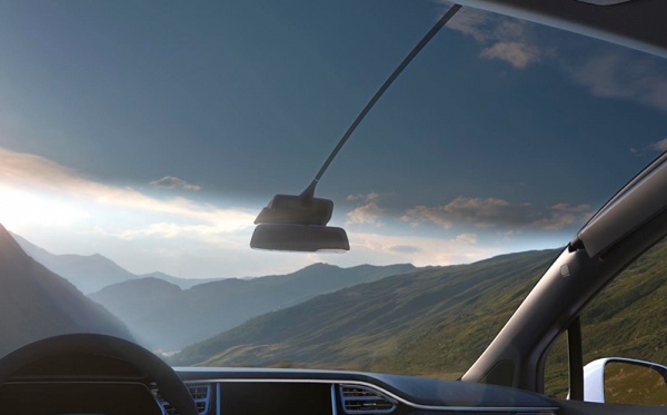 AGP eGlass produces the largest ever windshield in the history of a passenger vehicle