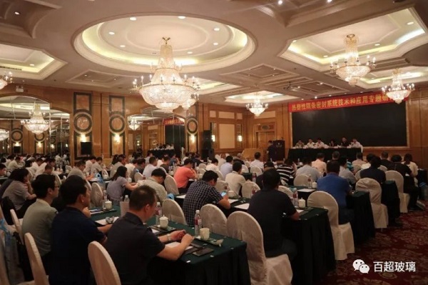 Over 80 people participated to the seminar on the Technology and Application of the Thermo Plastic Spacer Sealing System