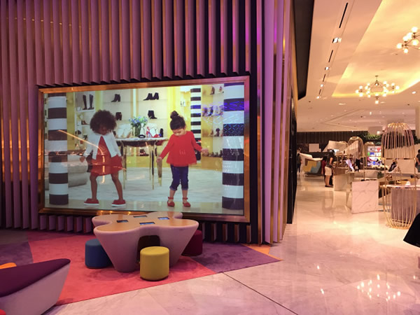 Largest Rigid Rear Projection Screen in the Middle East Installed in Dubai Mall