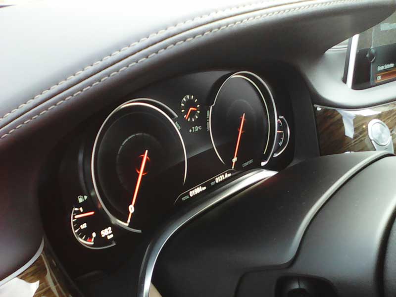 LUXAR NG is suitable for all display covers, in particular in the vehicle interior. 