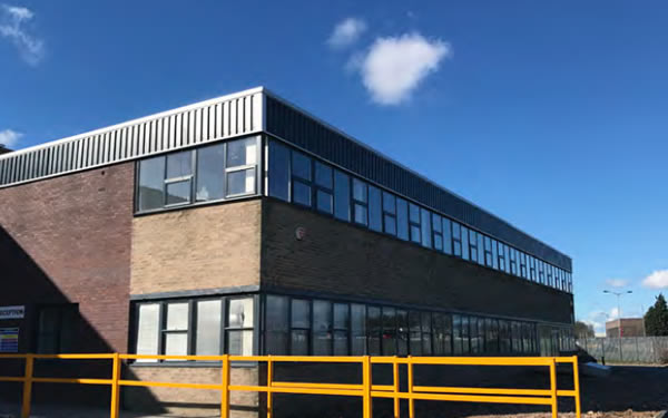 “We mainly serve metal fabricators and shop fitters with structural and toughened laminated glass. Our customers have been with us a long time and appreciate our quality, service and reliability.”
