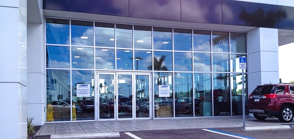 Solar Innovations® Project: Folding Glass Walls in Buick/Hyundai Showroom