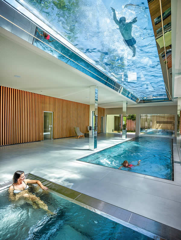 32 square meters of ceiling made from glass and water: the transparent bottom of the pool provides a special swimming experience and the water creates unique light effects in the interior of the building.  Photo: Polytherm GmbH
