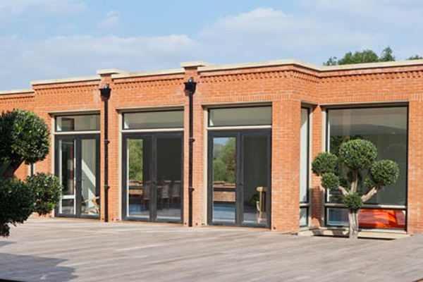 ​Thermally Efficient Metal Windows In A Contemporary Extension [Click and drag to move] ​
