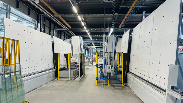 Fig. 1: Noticeable efficiency increase: Arbonia placed their two systron proHD glass processing centres in the face-to-face setup plus included automated storage systems.