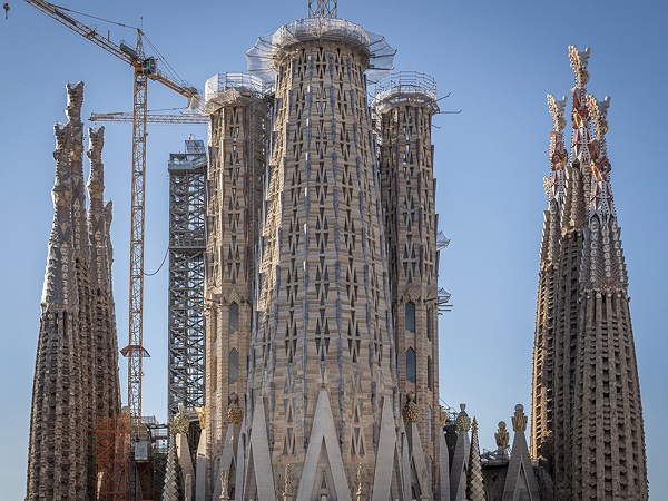 LuxPrint antiglare glass with vision through at Sagrada Familia