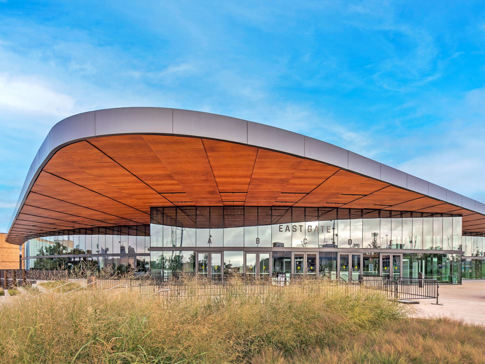 The Moody Center on the campus of the University of Texas at Austin features Solarban® 70 clear glass from Vitro Architectural Glass. (Photograph by Tom Kessler)