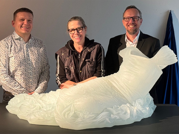 “Reclining Cloud Dress.” Taken at Karen LaMonte’s studio in Prague. Karen LaMonte (centre), Erik Muijsenberg (right), Aleksander Pinda (left)