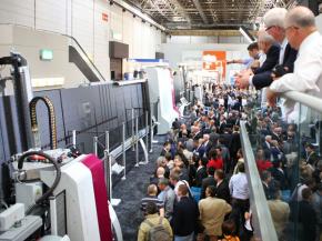  The new machine design was presented to the public for the first time at the glasstec 2016. The presentations of the TPA-line were a magnet for visitors. 