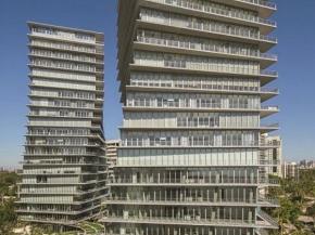 Solarban 72 Starphire Glass by Vitro Glass featured on award-winning residential high-rise
