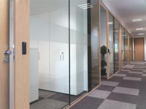 An example of POLFLAM® BR glass used in a modern office – frameless mounting with minimalist wooden strips