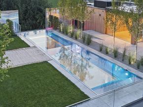 The infinity pool was built into the roof of the showrooms of the pool specialist Polytherm.  Photo: Polytherm GmbH
