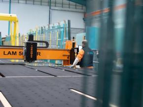 TVITEC acquires a new TUROMAS cutting line for laminated and safety glass