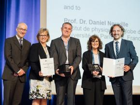 Two European glass scientists - Professor Alicia Duran (second right) and Professor Daniel Neuville (third left) - received the 17th Otto Schott Research Award.  Photo: SCHOTT/ Matthias Michael Maria Bedenk
