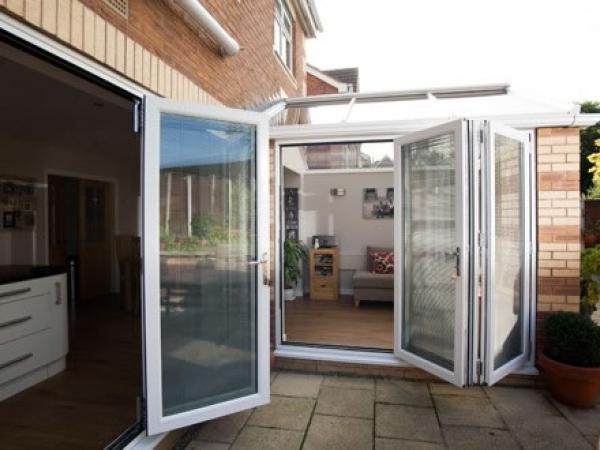 Bi-folds get the SMARTGLASS treatment