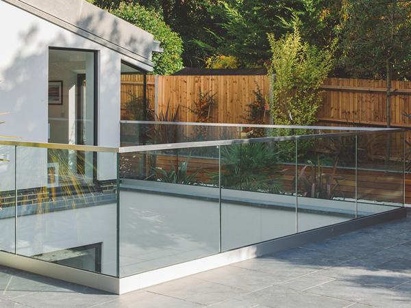 Q-railing: Contemporary Glass Features