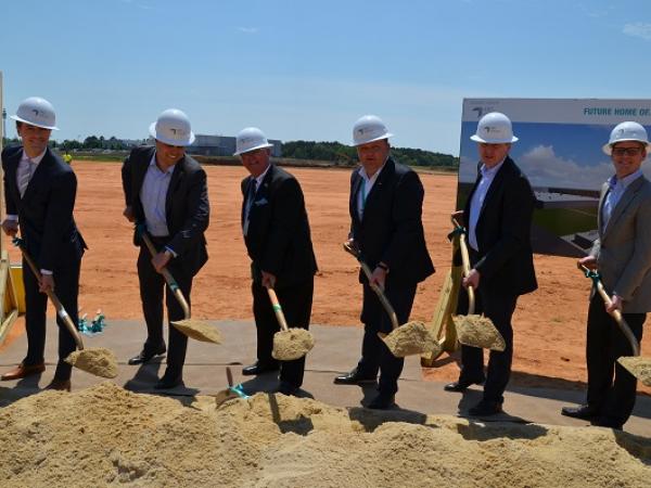  A time capsule was solemnly built into the foundation of the new plant of the Valmiera Glass USA Corp.