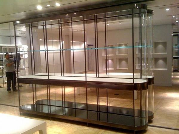 Create Eye-Catching Display Cases With Custom Bent Glass