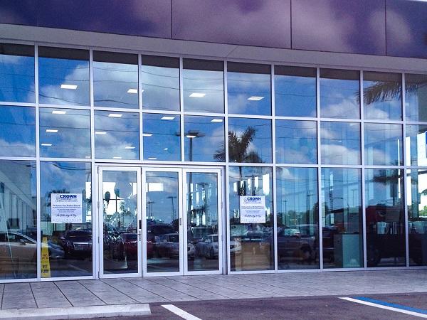 Solar Innovations® Project: Folding Glass Walls in Buick/Hyundai Showroom