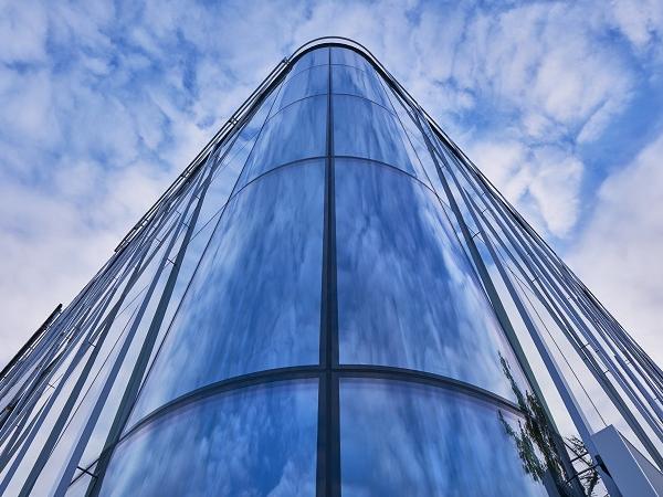 Sawig Office – office building with bent glass manufactured by PRESS GLASS