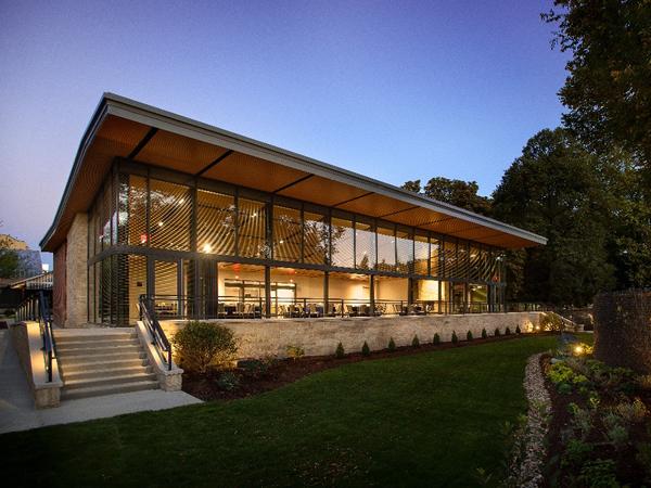 The Garden Room at the National Aviary offers sweeping views of the nearby Allegheny Commons Park and the National Aviary’s historic Rose Garden while providing versatile wedding, corporate and classroom space. 