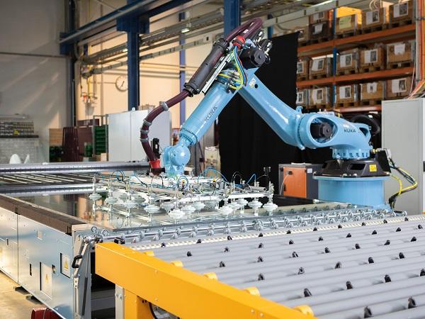 RHH – Robot handling system for tempering bed loading and unloading (Image credit: LiSEC Austria GmbH)