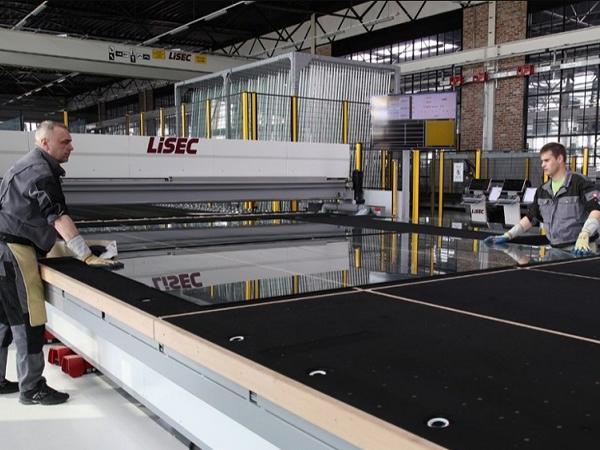 LiSEC: How the design of the machine affects the glass cutting of laminated glass