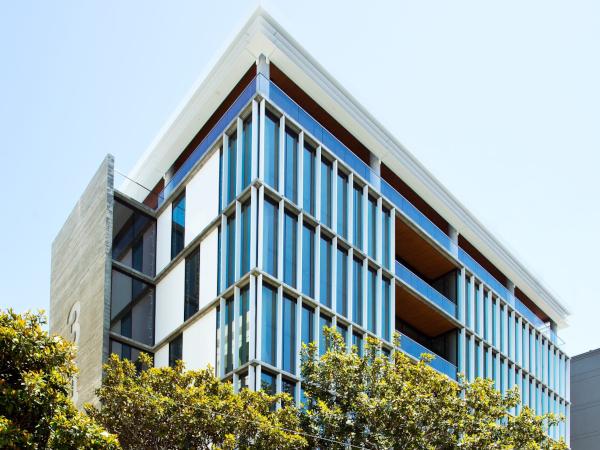 345 4th Street in San Francisco, Calif., features Solarban® 72 Starphire® glass by Vitro Architectural Glass.