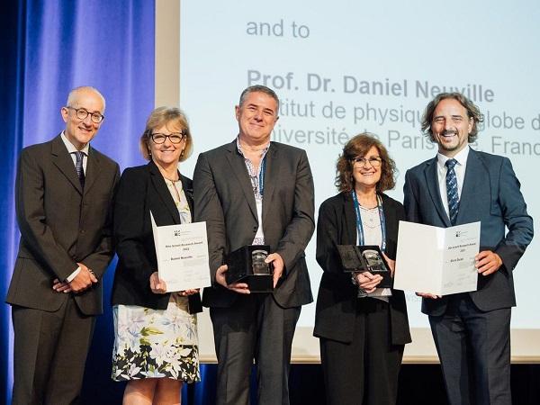 Two European glass scientists - Professor Alicia Duran (second right) and Professor Daniel Neuville (third left) - received the 17th Otto Schott Research Award.  Photo: SCHOTT/ Matthias Michael Maria Bedenk