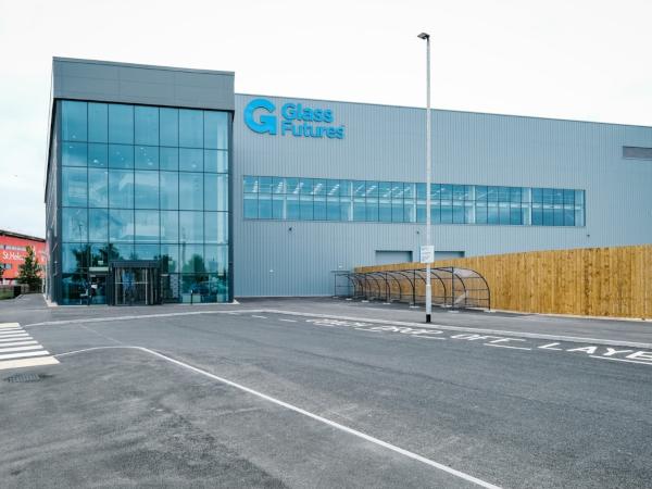 Glass Futures test furnace set to drastically cut glass-making emissions with Siemens technology