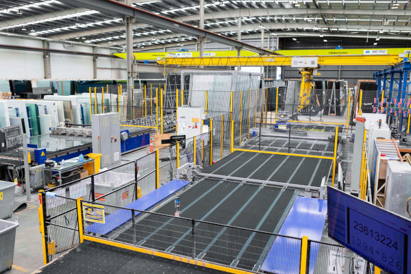 © LiSEC: cutting lines, buffers and crane by LiSEC