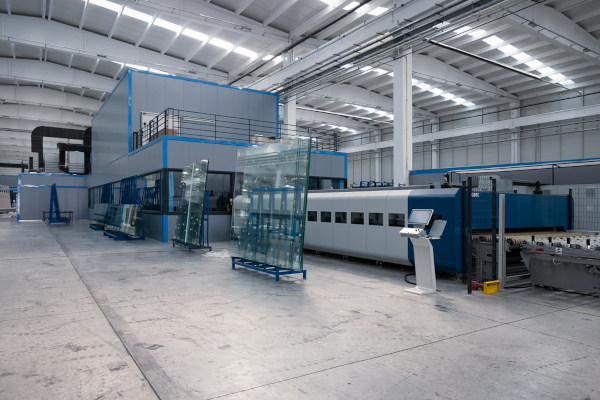 © LiSEC; MaxLam lamination line with pre-lamination oven and outfeed