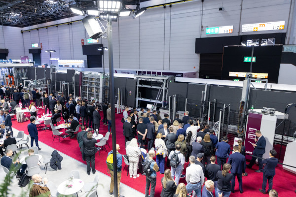 © LiSEC: Live demonstration of the LiSEC insulating glass line with the new TPA-B applicator