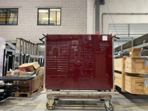 After extensive safety tests, the silicone-reinforced waste glass panes were reassembled into new façade panels. Photo: Philippe Willareth, LMP Engineering Zürich / Enrico Cutri, DOW