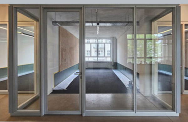 Re-used glass partition walls from the St. Oberholz project in Berlin. Photo: Concular